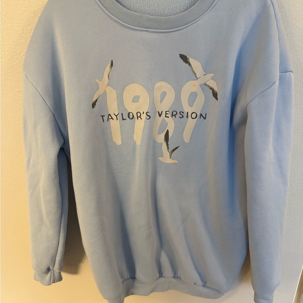 Taylor's Version 1989 Baby Blue Sweatshirt Music Pop Taylor Swift Size Large